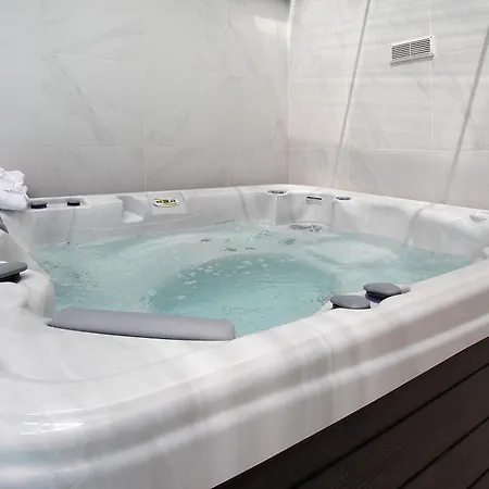 Flor Rosa Piscina E Jacuzzi Βίλα *