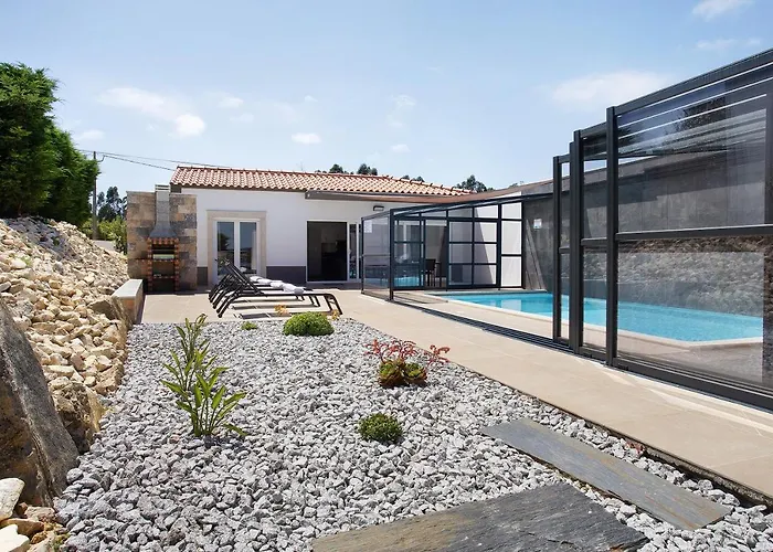 Flor Rosa Piscina E Jacuzzi Willa Salir de Matos