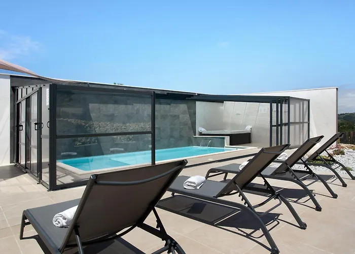 Flor Rosa Piscina E Jacuzzi Villa Salir de Matos